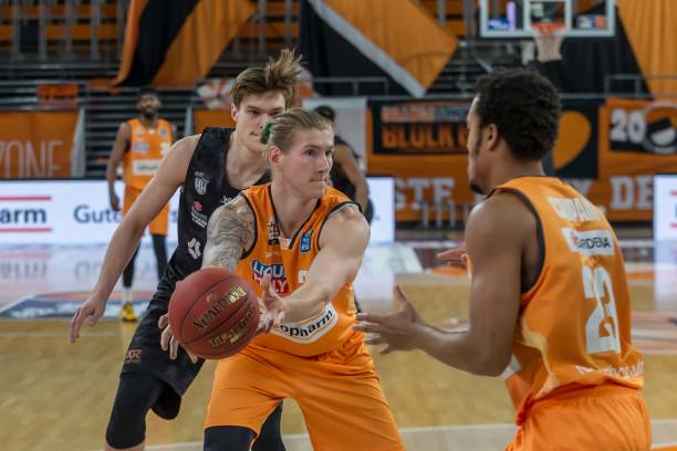 了展示防守 了展示防守